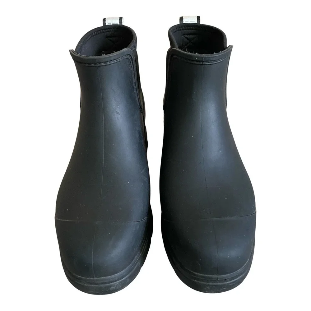 UGG Rain Chelsea Ankle Boots Sz 10M Black Waterproof Lug Sole Garden Outdoor